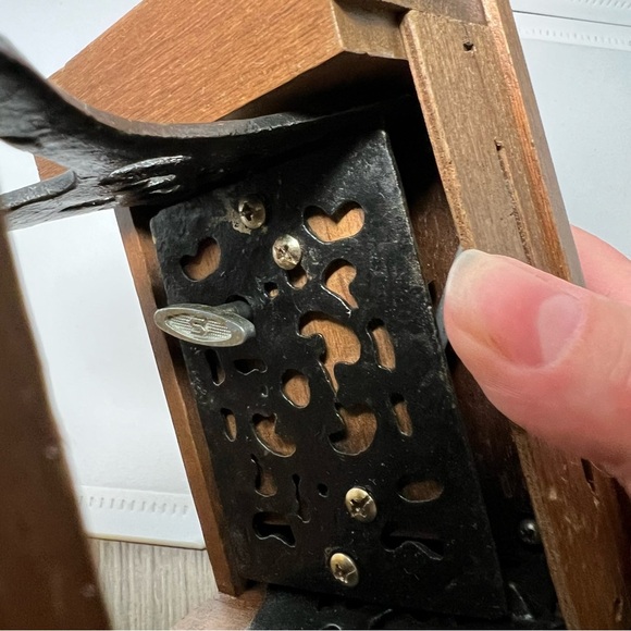 Mini Sewing Machine Music Box by George Good Corporation, Vintage Works Well - Picture 5 of 9